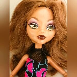 Monster High EUC Ghouls Alive Clawdeen Wolf. Press button on back, eyes close.